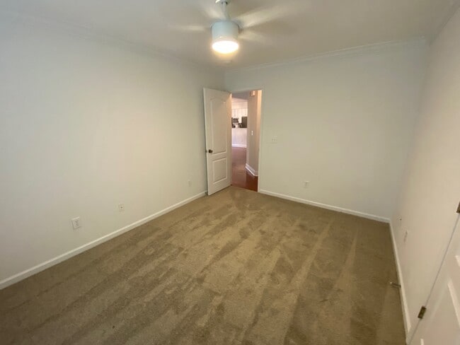 Building Photo - 1307 Hallwood Ln