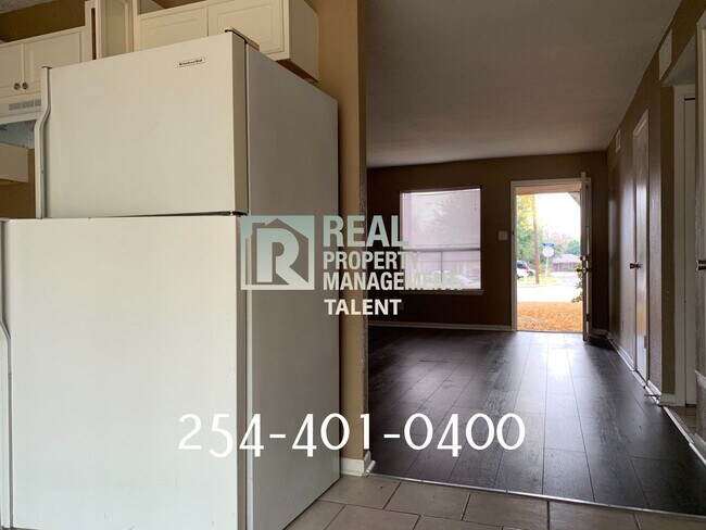Building Photo - 2214 Saulsbury Dr