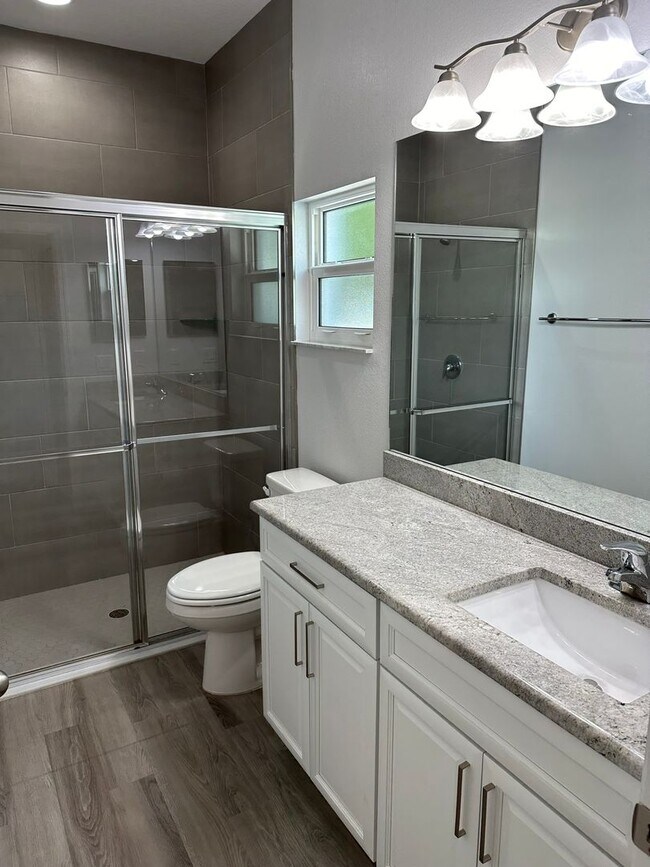 Building Photo - Newer Single Family Home 3-2-2 Seminole