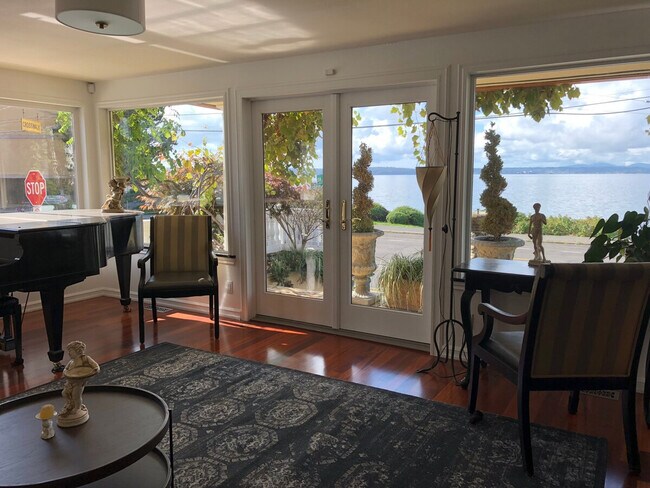 Building Photo - 4034 Beach Dr SW