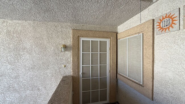 Building Photo - 855 N Stephanie St