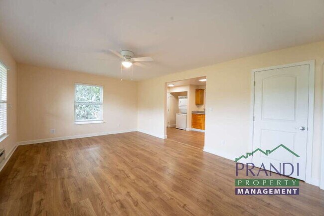 Building Photo - 109A Live Oak Ave