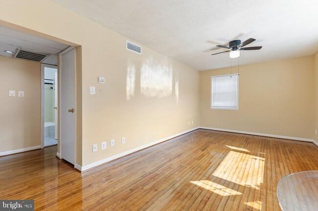 Building Photo - 2910 Peyton Randolph Dr