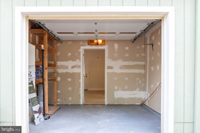 Building Photo - 2031 Hillside Dr