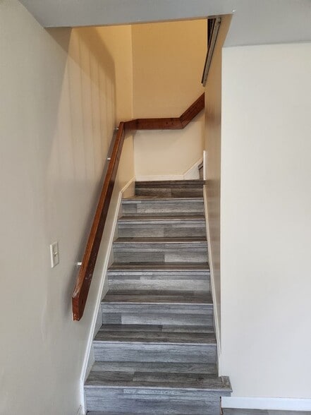 Building Photo - 451 Doral Terrace