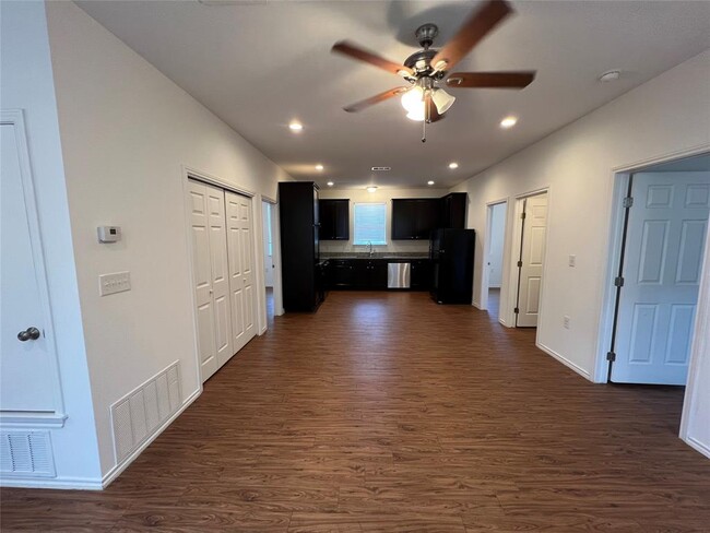 Building Photo - 805 Hallie Cove