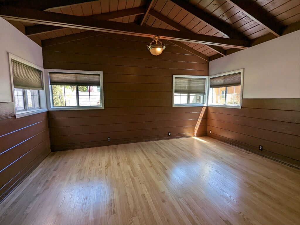 Building Photo - 6619 Willoughby Ave