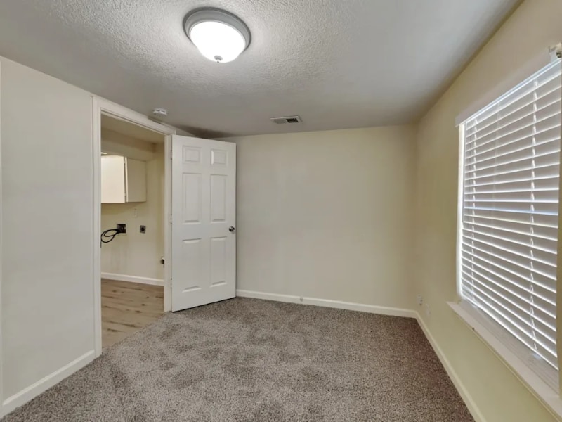 Building Photo - 5708 Kilpatrick Ave