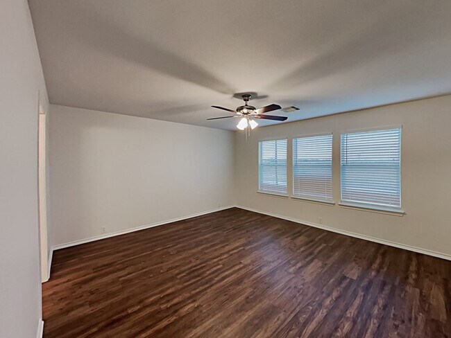 Building Photo - 26139 Flinton Dr