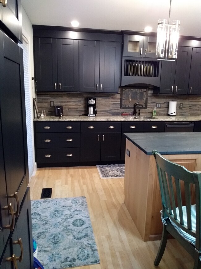 Building Photo - 21253 Lake George Blvd