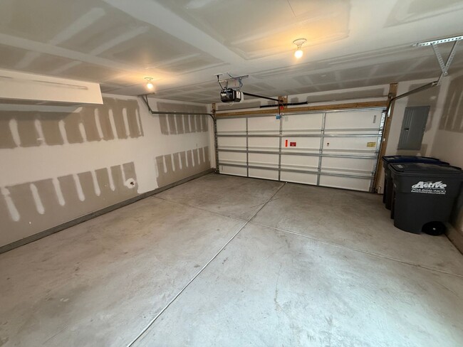 Building Photo - Brand New 3-Story home in the heart of Nor...