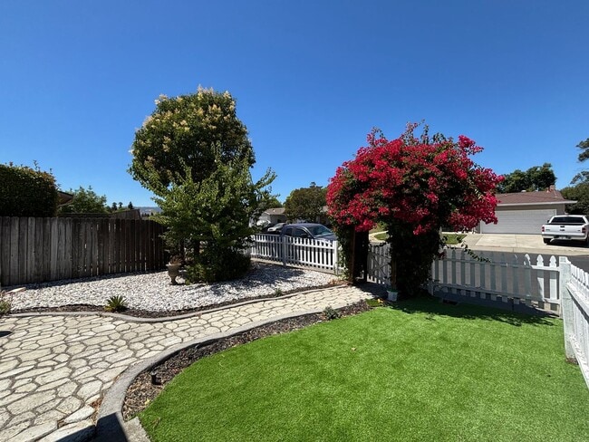 Building Photo - Move-In Ready Home with Remodeled Kitchen and Baths