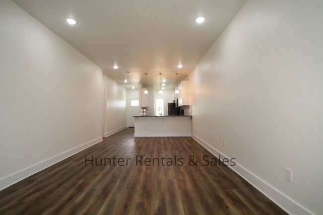 Building Photo - Upscale Three-bedroom Townhome!
