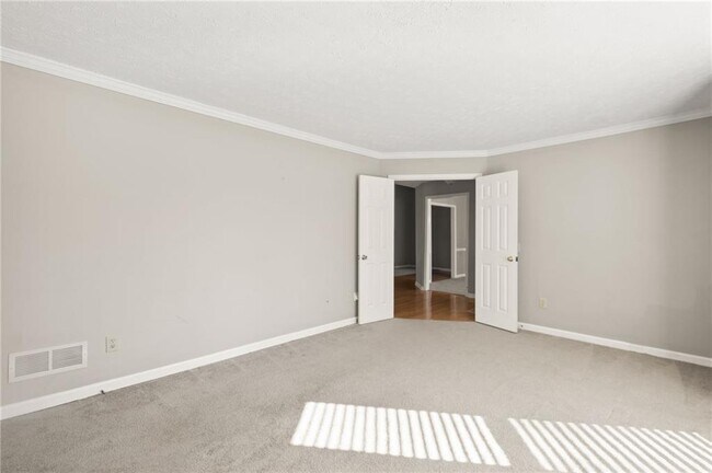 Building Photo - 675 Clearwater Pl