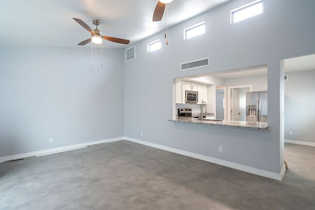 Building Photo - 56-58 N Martin Ave