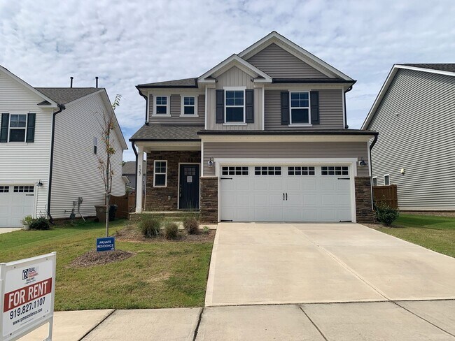 Building Photo - AMAZING LOCATION, Fantastic 3 Bed Home, In...