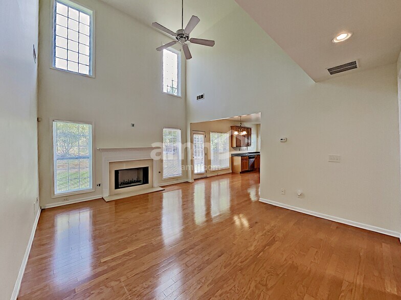 Building Photo - 383 Vine Mountain Way