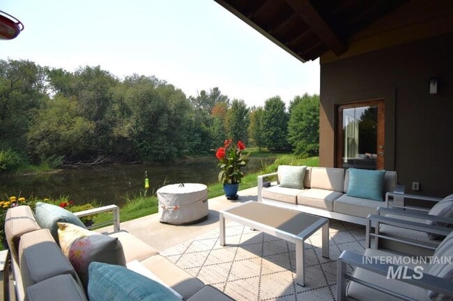 Building Photo - 1193 E Lone Shore Dr