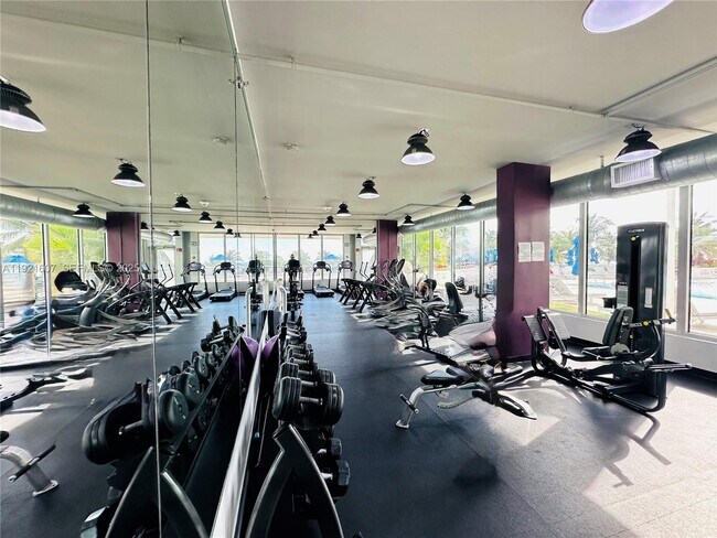 Building Photo - 100 Lincoln Rd