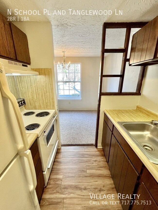 Building Photo - 343 N School Pl