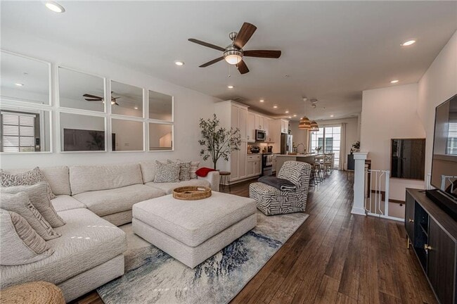 Primary Photo - 515 Burton Dr