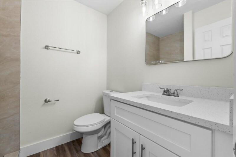Building Photo - 623 Lake Dexter Cir