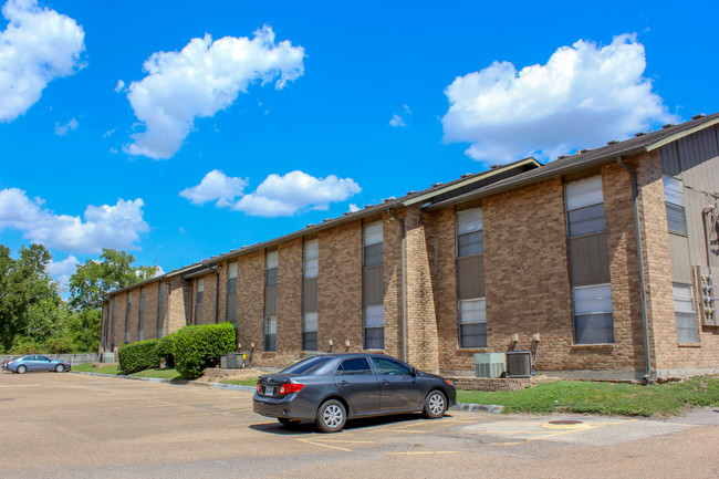 Building Photo - The Villas of Cherry Hollow