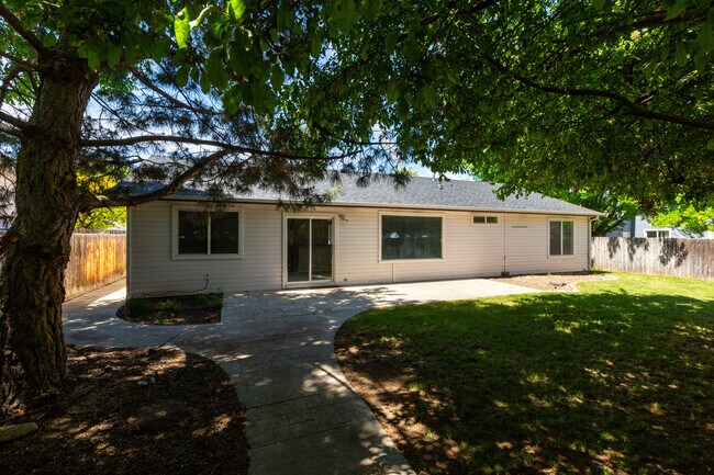 Building Photo - 1230 N Cabrillo Ave