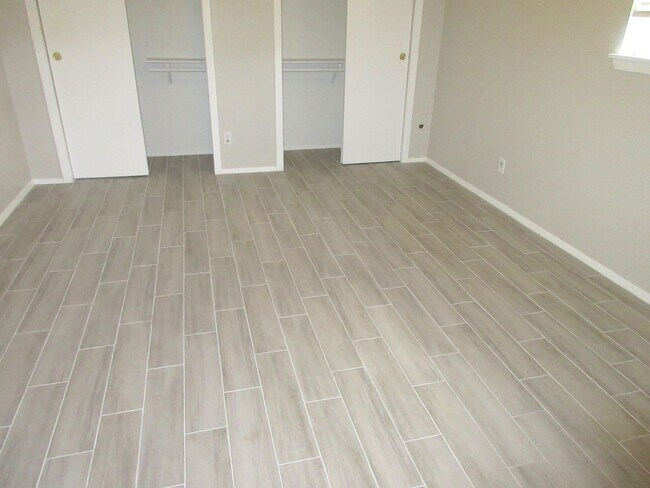 Building Photo - SPRING BRANCH CONDO WITH ALL BILLS PAID!
