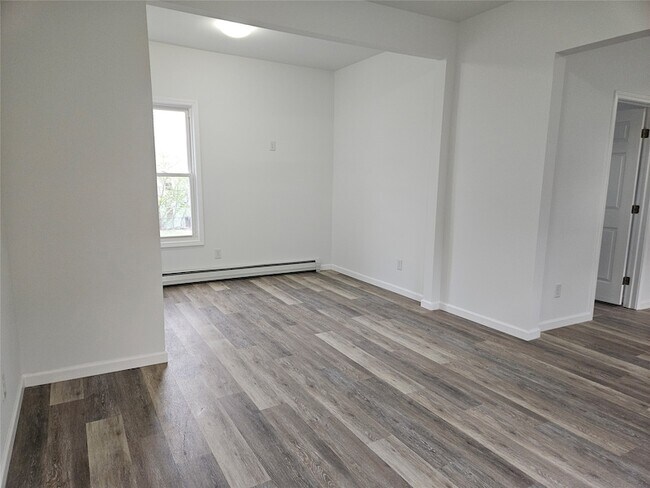 Building Photo - 120 Henry St