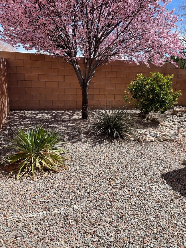 Building Photo - 2 bed 2.5 bath townhome located in a Gated...