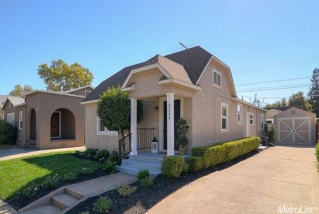 Building Photo - Stylishly Updated 2 Bed Home in Prime Midt...