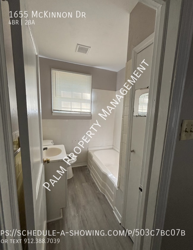 Building Photo - 1655 Mc Kinnon Dr