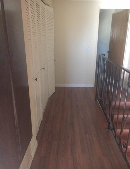 Building Photo - 468 E Verdugo Ave