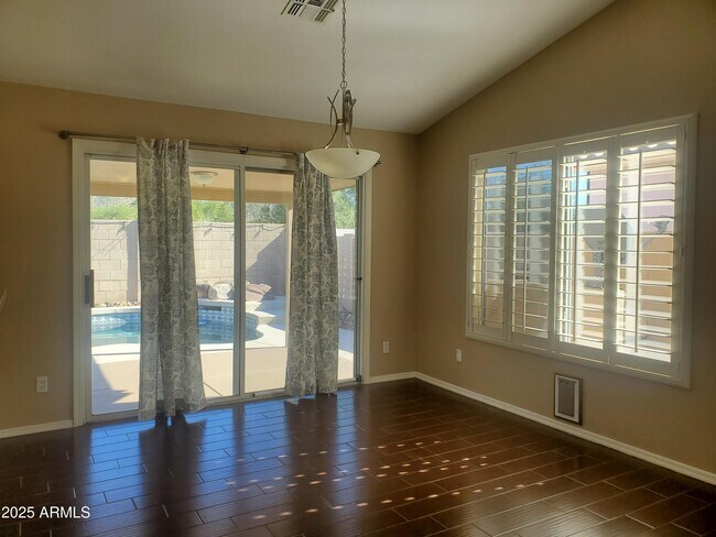 Building Photo - 12059 N 110th St