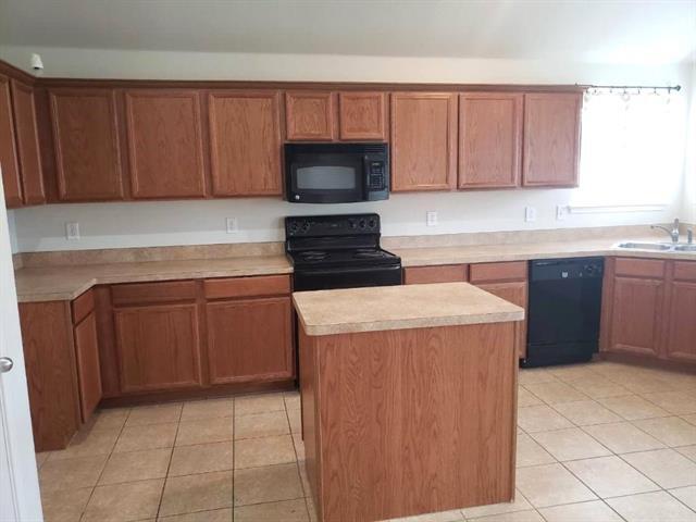 Building Photo - 8221 Deer Bluff Ln