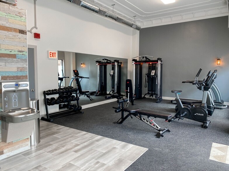 Building Photo - 522 W Briar Pl