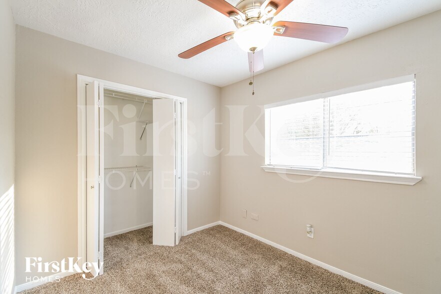 Building Photo - 15915 Vista Del Mar Dr