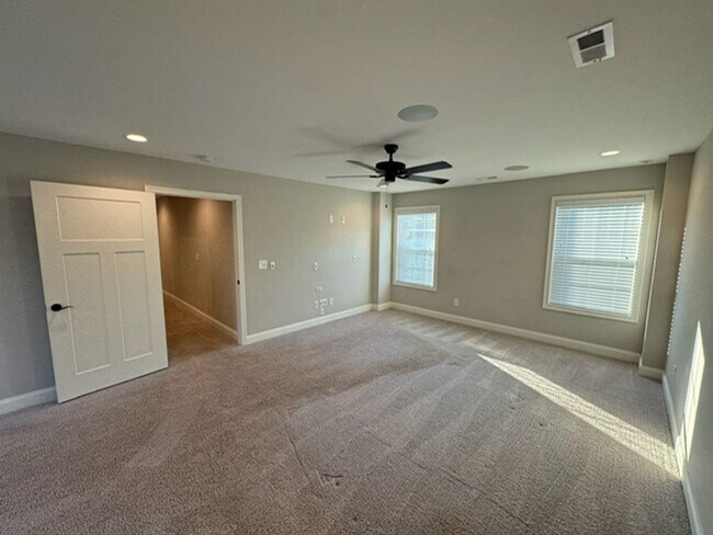 Building Photo - Knoxville 37920 - **COMING AVAILABLE August 1st** Beautiful single family home located in South K...