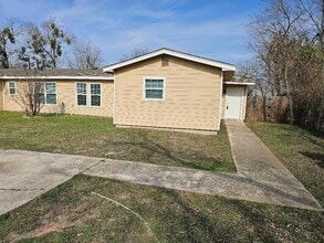 Building Photo - 105 Ila St