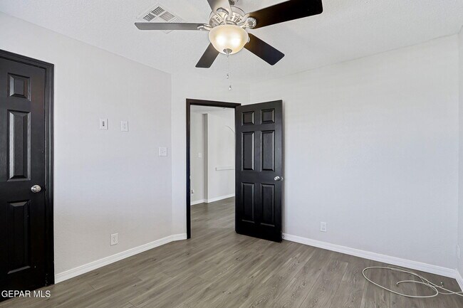 Building Photo - 13913 Golden Mesa Ct