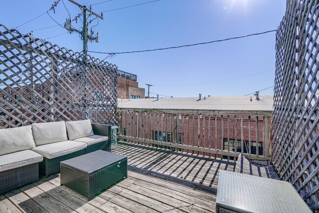 Building Photo - 631 S Eaton St