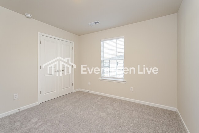 Building Photo - 828 Pear Blossom Ct