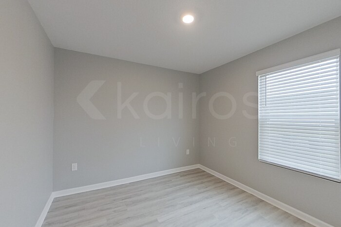 Building Photo - 373 Monarch Ln