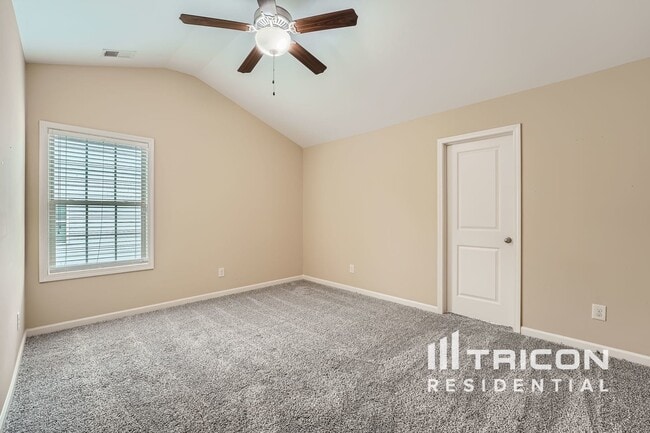 Building Photo - 328 Cliffhaven Cir