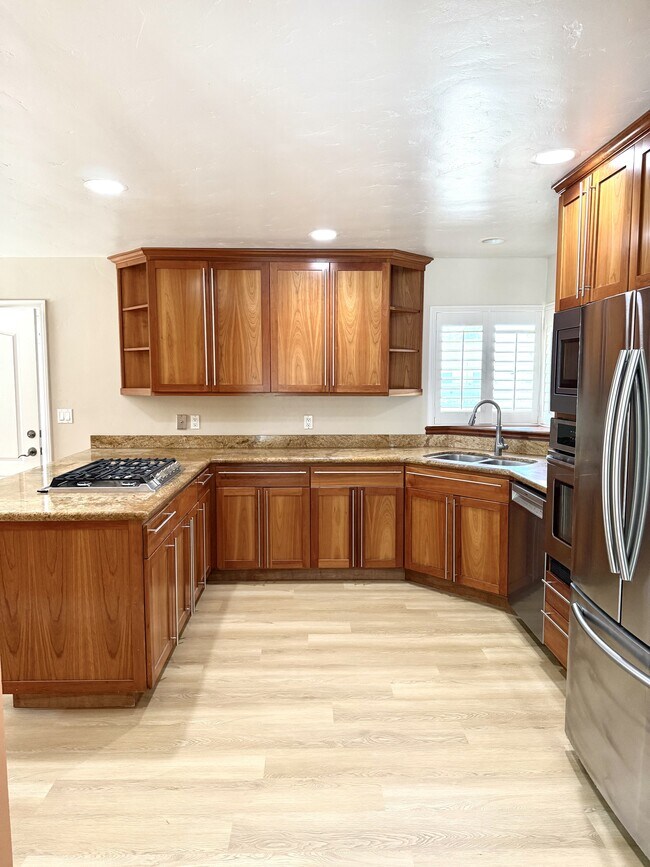 Building Photo - 1261 San Fernando Dr
