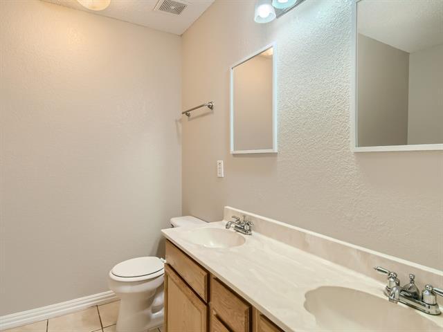 Building Photo - 403 Hollyberry Dr