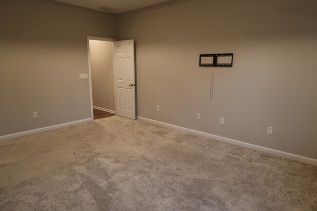 Building Photo - 2951 Daylily Dr