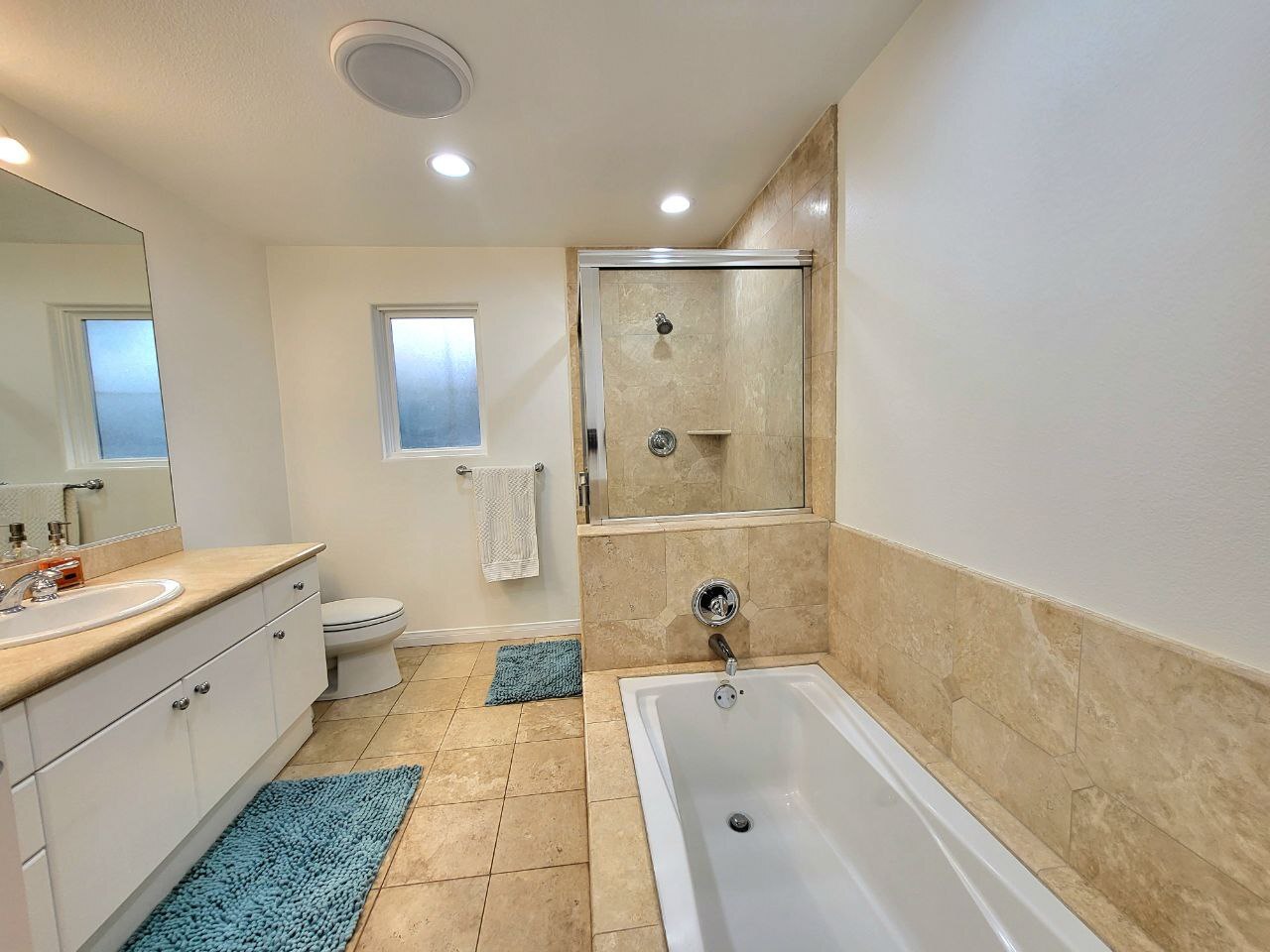 Building Photo - 851 N San Vicente Blvd