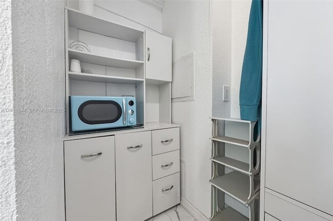 Building Photo - 16 North Dr